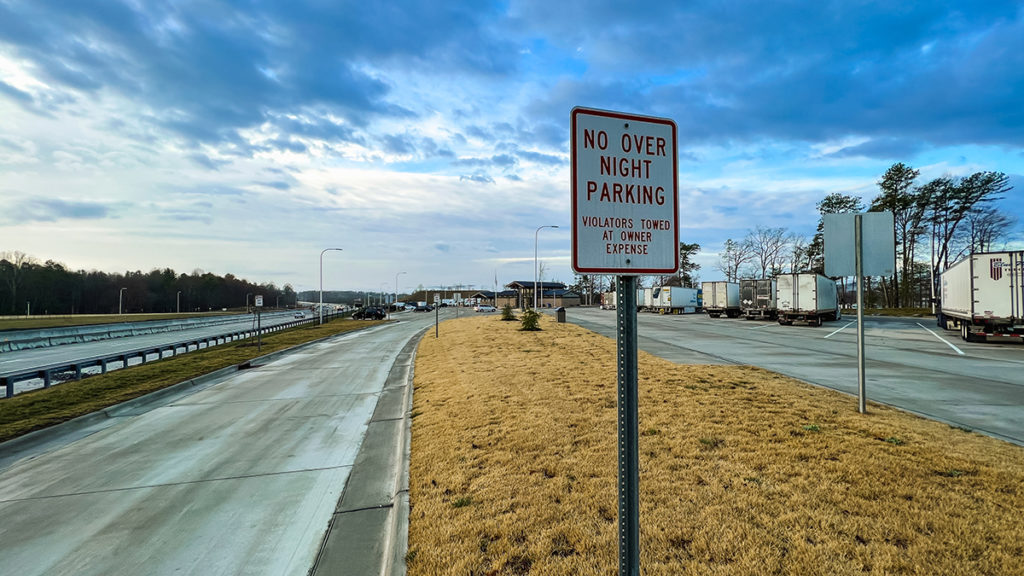 no overnight parking sign at rest area entrance off hihwasy