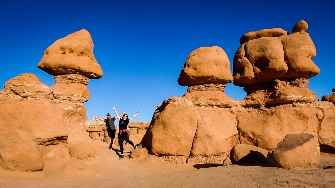 Stephen & Andie | Road Trip Travel Blog logo